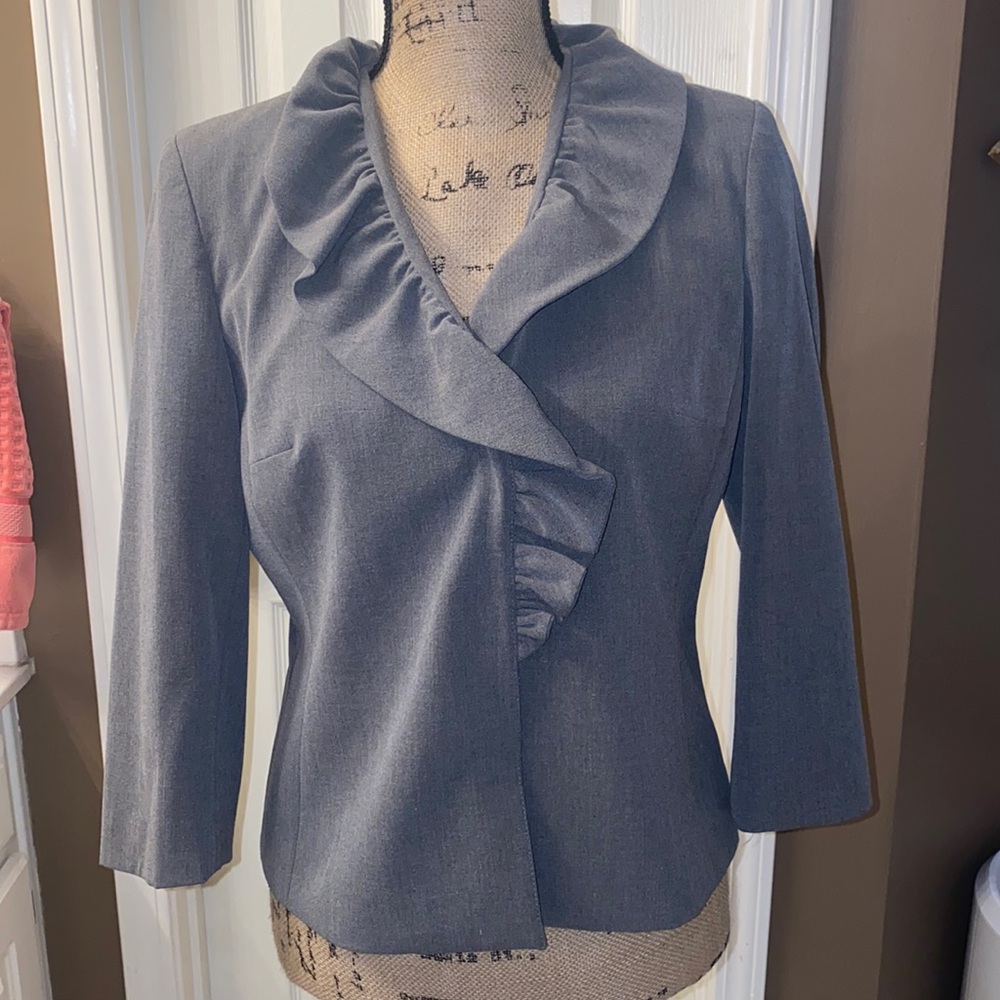 Women’s Blazer - 3/4 sleeve- gray- size 6 - perfect condition - wore one time